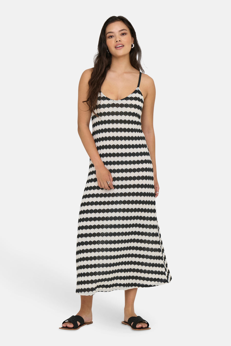 Robe courte rayée noir et blanc sans manches de ONLY® avec un motif crochet ondulé et de fines bretelles.