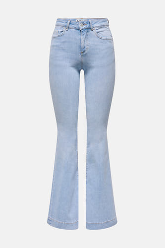 Jean flare bleu clair ONLY avec une ceinture classique et un lavage subtil.