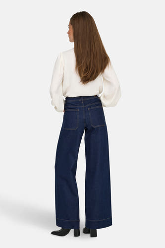Jean large en denim bleu marine de JDY, avec des jambes droites et des poches arrière.