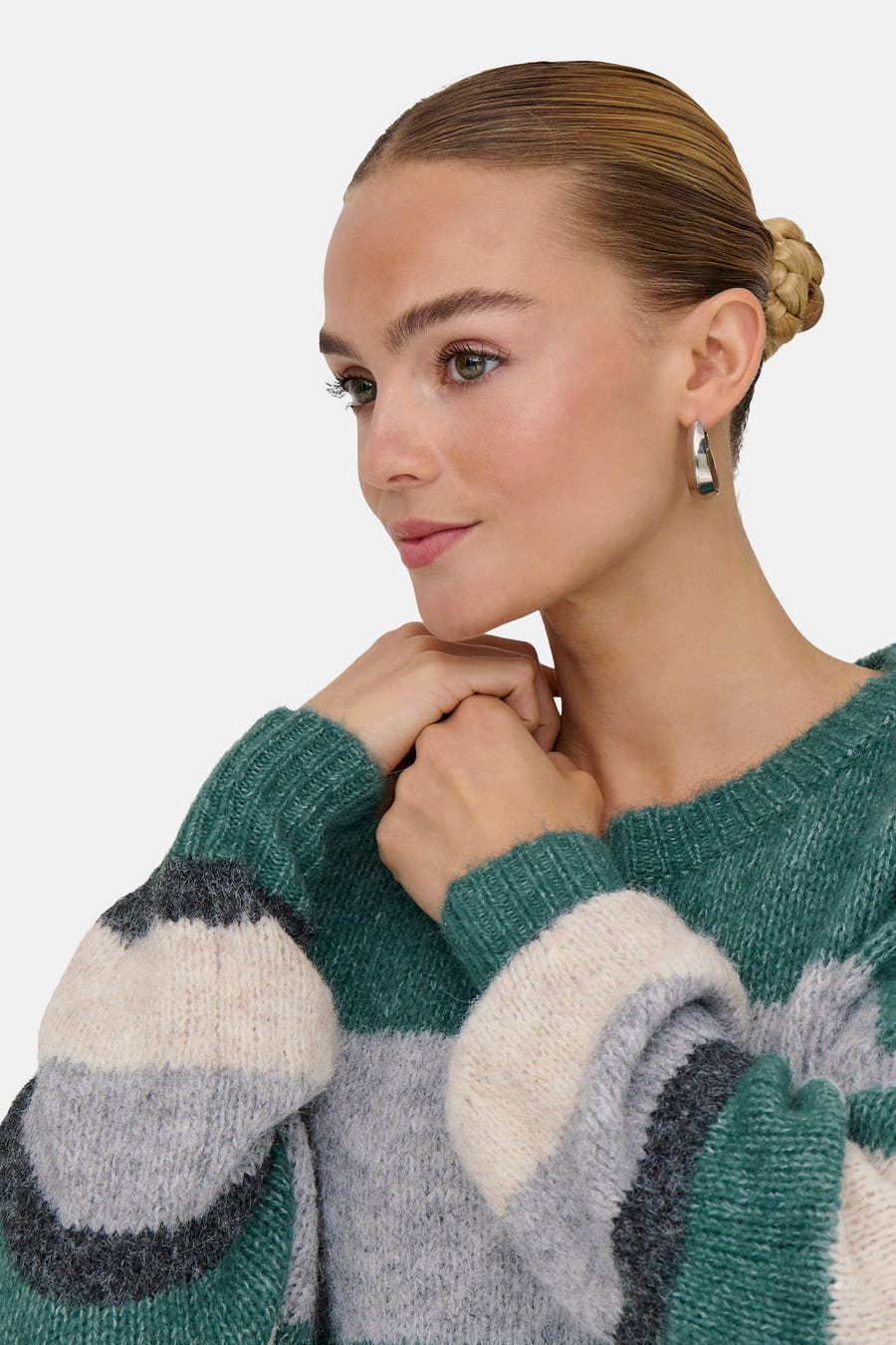 T-shirt vert de avec col rond de JDY, avec des manches rayées en gris, blanc et foncé.