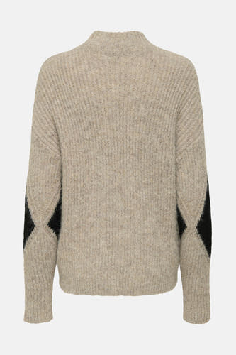 Beige coltrui van JDY met lange mouwen en zwart ruitpatroon op de mouwen.