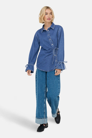Chemise en jean en denim bleu moyen, de ONLY, à manches longues et détails à nouer.