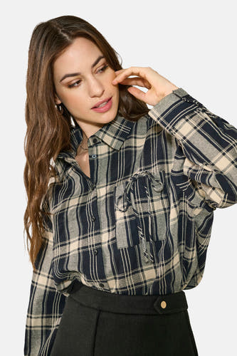 Chemise multicolore à manches longues de ONLY, avec un motif rayé et une poche poitrine décorée de cordons.