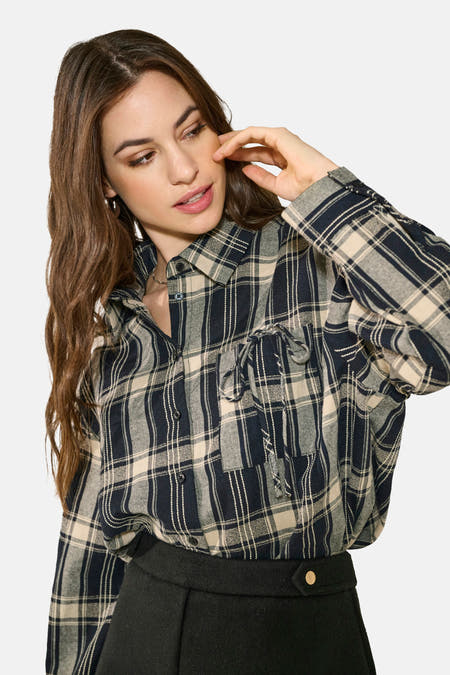 Chemise multicolore à manches longues de ONLY, avec un motif rayé et une poche poitrine décorée de cordons.