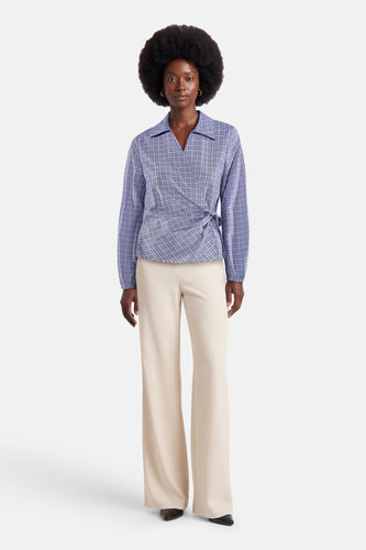 Chemise bleue à longues manches de JDY, avec une impression imprimée et un détail plié.