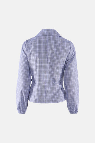 Blauw hemd met lange mouwen van JDY, met een geruit patroon en manchetten met elastiek, gezien vanaf de achterkant.
