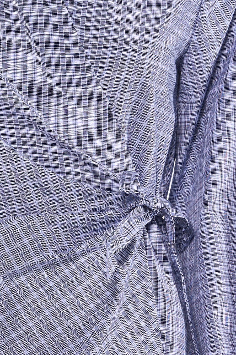 Blauw, geruit overhemd met lange mouwen van JDY, met een geknoopte tailleband.
