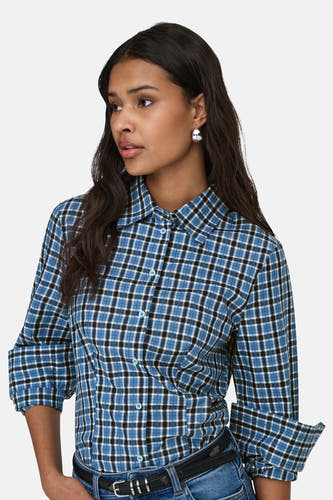 Chemise à carreaux bleue à manches longues de ONLY, avec un col classique et une fermeture boutonnée.