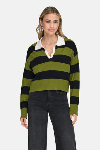 T-shirt vert avec des rayures ONLY, à longues manches et une encolure blanche.