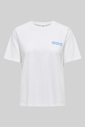 T-shirt blanc à manches courtes de JDY, avec une impression "Lovers Only club" bleue sur le dos et des cœurs.
