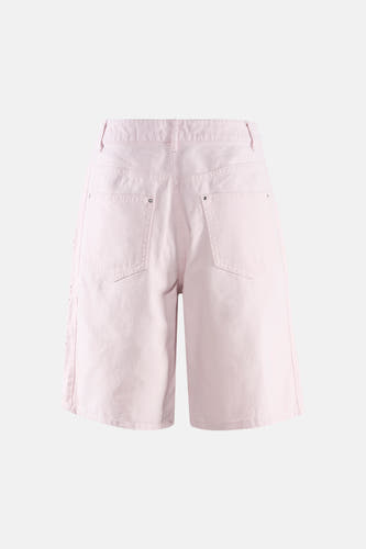 Roze short van ONLY, met achterzakken en een rechte pijp.
