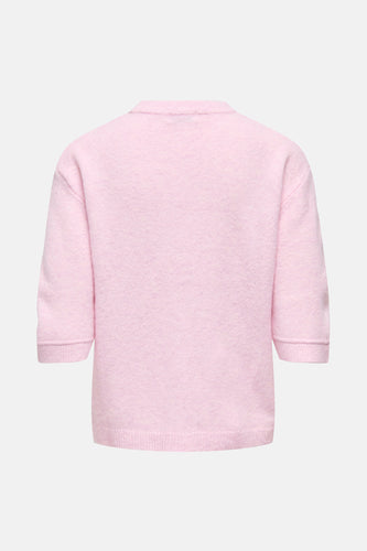 Roze wollen trui met korte mouwen.