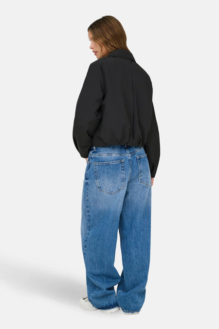 Veste courte noire ONLY®, à manches longues et avec un col.