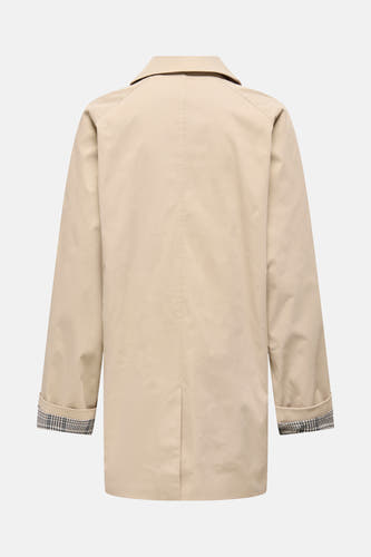 Manteau long beige de ONLY, avec des manches retroussées à motif carreaux.