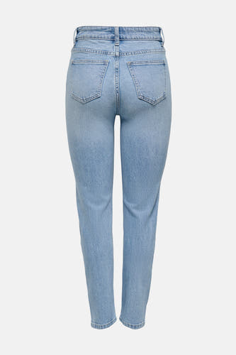 Jean mom bleu clair d'ONLY, avec des poches arrière et une texture denim classique.