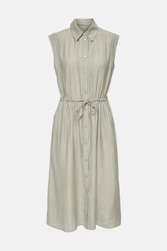 Robe sans manches verte de JDY, avec une coupe structurée et une subtile texture.