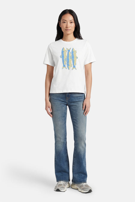 T-shirt blanc à manches courtes ONLY, avec un motif de poisson bleu et jaune.
