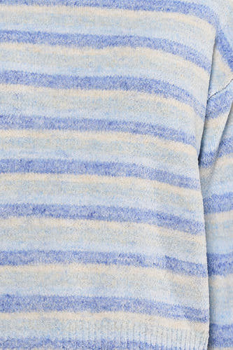 Pull bleu à col rond de ONLY®, rayé et confectionné dans un tissu doux.