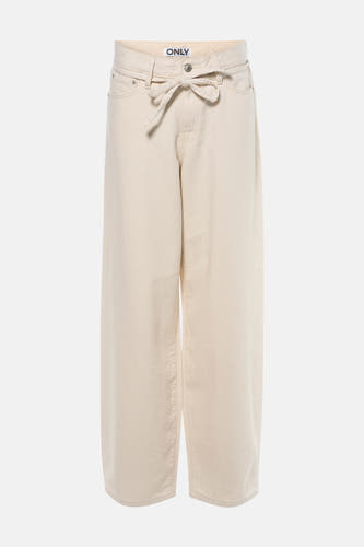 Jean droite en denim blanc cassé de ONLY, avec poches arrière et jambes larges.