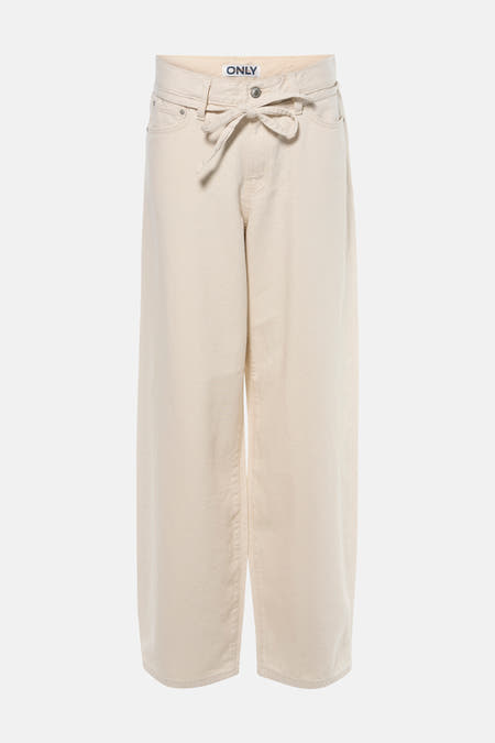 Jean droite en denim blanc cassé de ONLY, avec poches arrière et jambes larges.