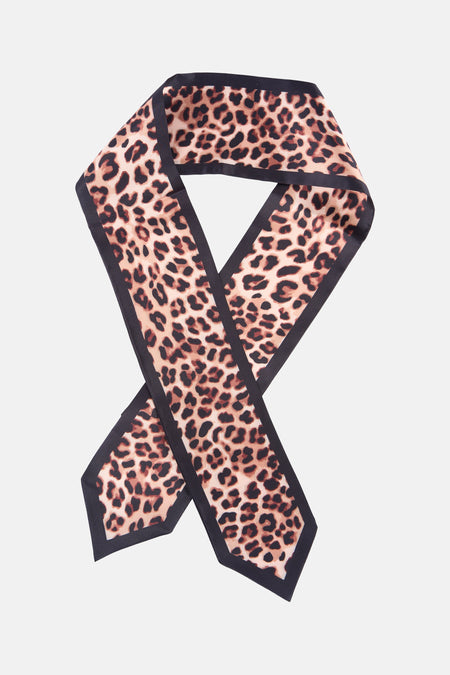 Châle d'été brun de ONLY, avec un imprimé tigre et une bordure noire.