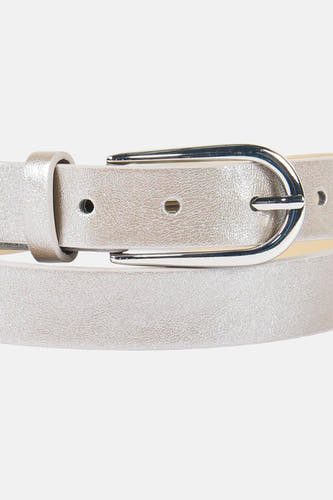 Zilverkleurige riem van ONLY, met een gladde textuur en een zilverkleurige gesp.
