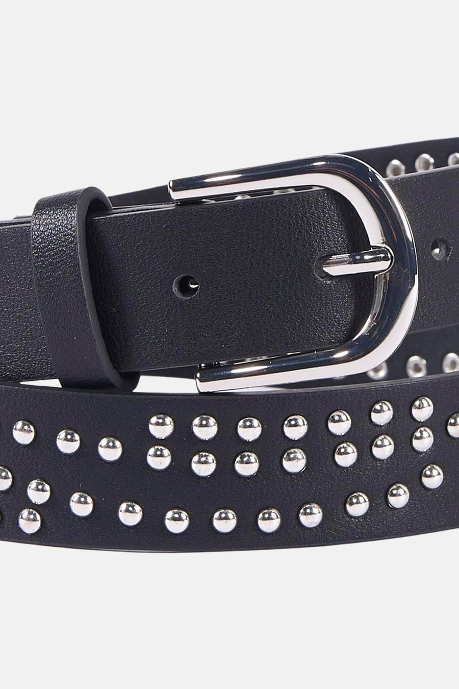 Zwarte riem van ONLY, gedecoreerd met zilverkleurige studs en een zilverkleurige gesp.
