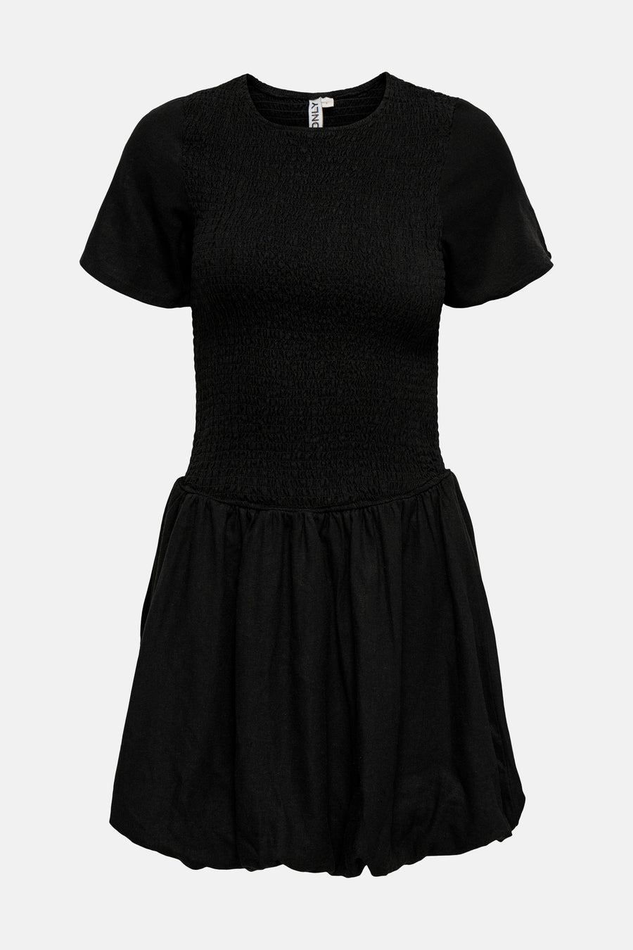 Robe noire à manches courtes de ONLY, avec un corsage smocké et une jupe ballon.