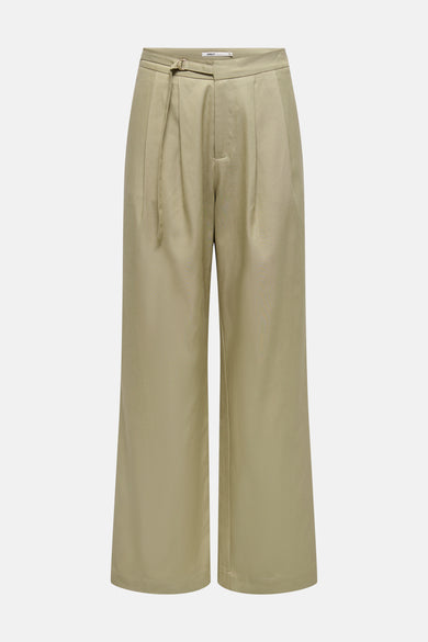Pantalon beige ONLY avec une coupe décontractée et un détail de ceinture.