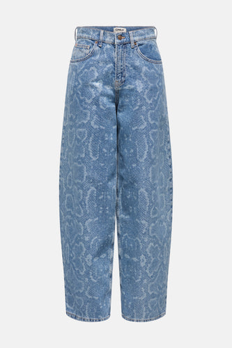 Blauwe jeans met slangenprint.