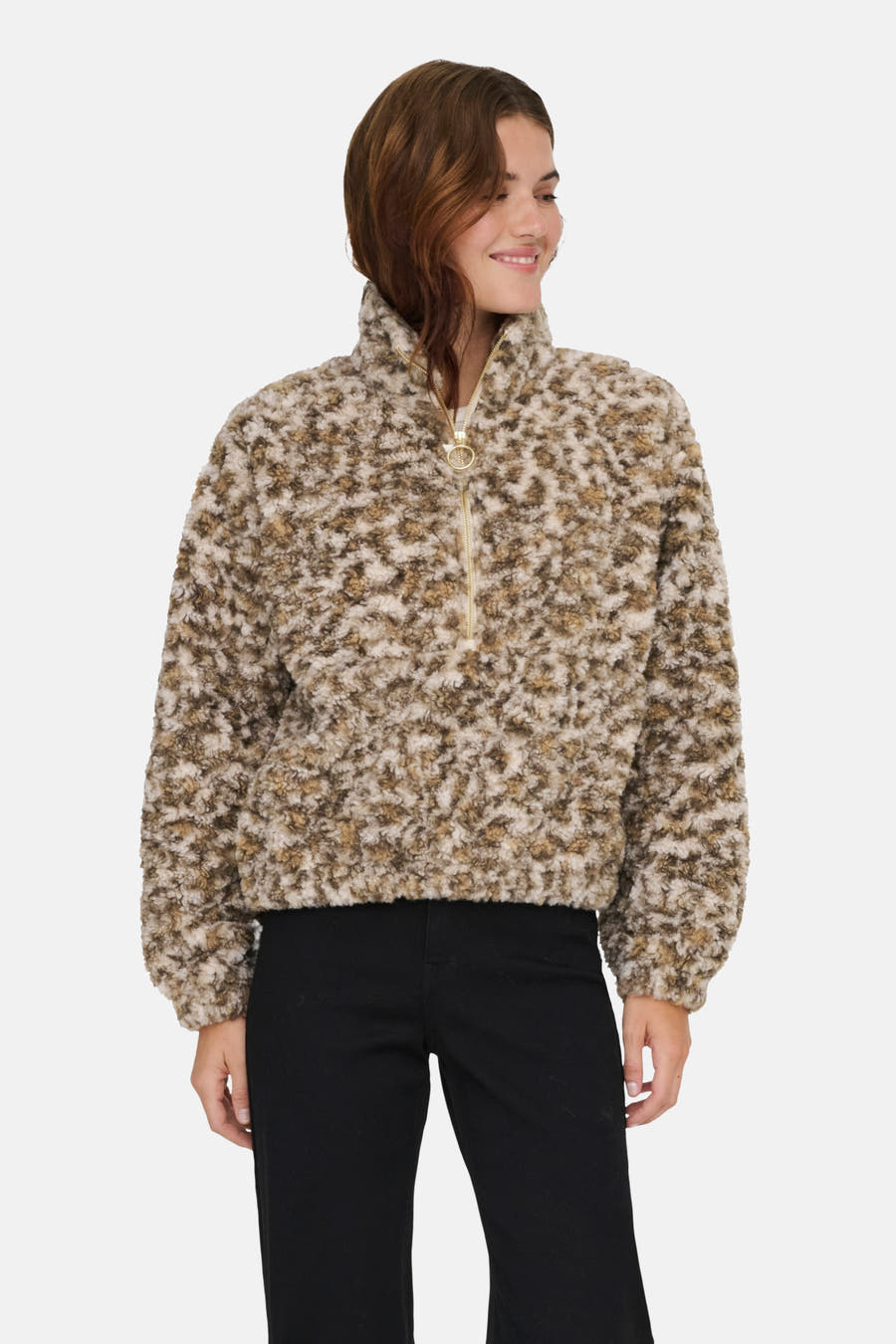 Manteau court beige ONLY, avec une douce texture de fourrure et un demi-fermeture éclair.