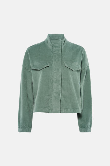 Veste courte verte ONLY, à texture velours côtelé et manches longues, vue de dos.
