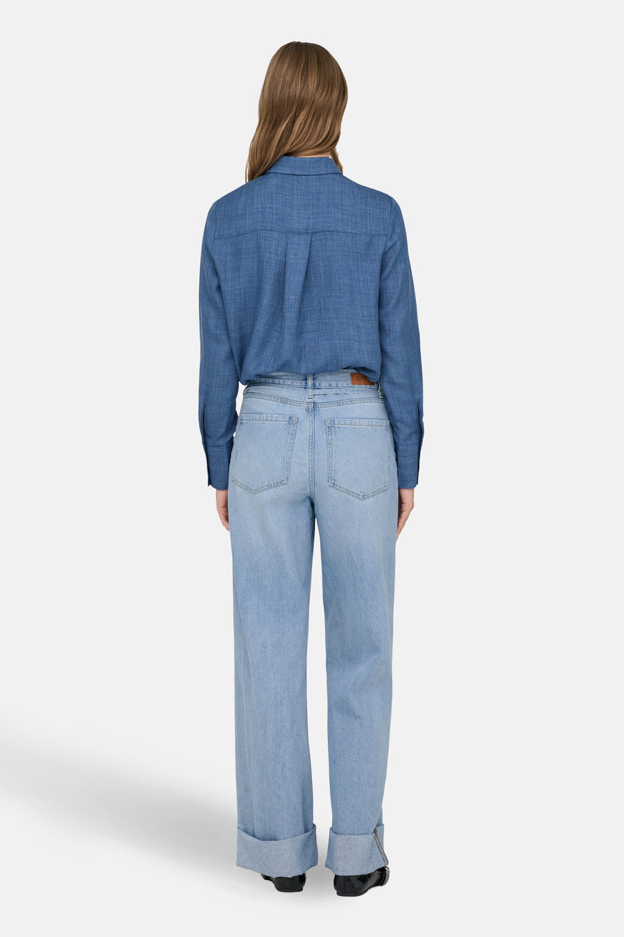 Jean en denim bleu clair large de ONLY, avec des poches rabattues et une couleur unie.