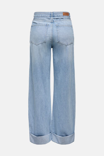 Jean bleu clair large d'ONLY avec des poches arrière et des pattes de pantalon relevées.