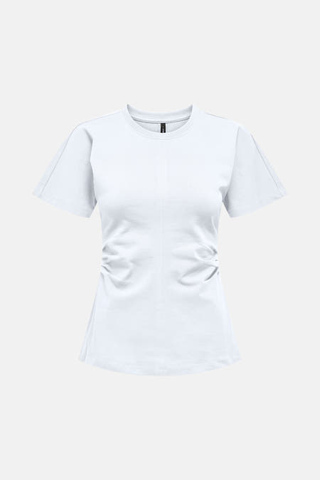 T-shirt blanc à manches courtes de ONLY, avec une légère pliure à l'arrière.