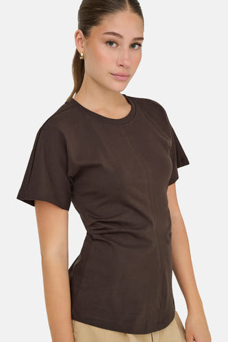 T-shirt marron à manches courtes de ONLY, avec des détails subtils et un col rond simple.