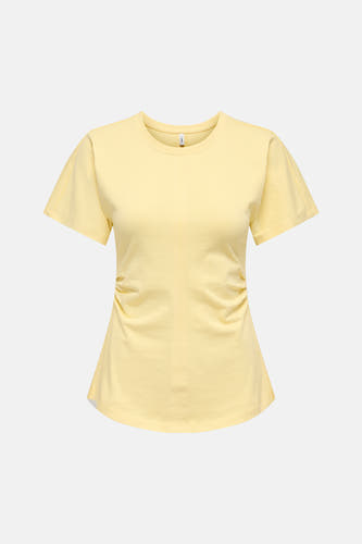 T-shirt jaune ONLY® à col rond, manches courtes et plis subtils sur les côtés.