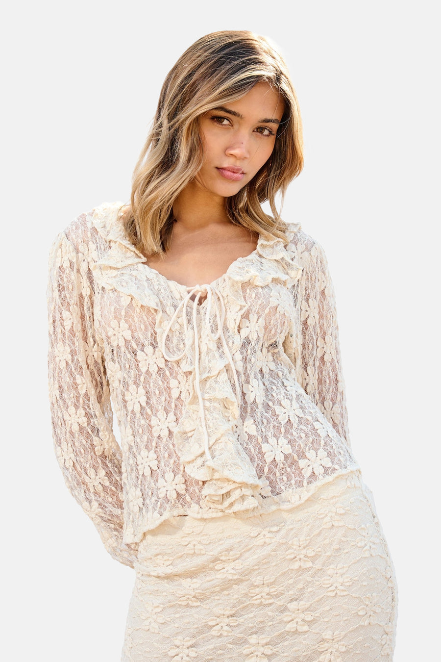 Blouse écru à manches longues ONLY®, avec dentelle florale et volants.