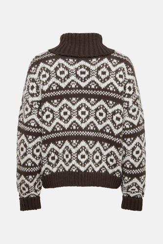 Bruine trui met rolkraag van ONLY, met een geometrisch jacquard breisel in wit en bruin.