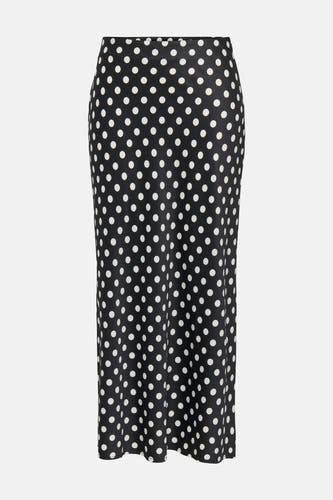 Robe noire d'ONLY avec des taches blanches, un motif classique pour un style intemporel.