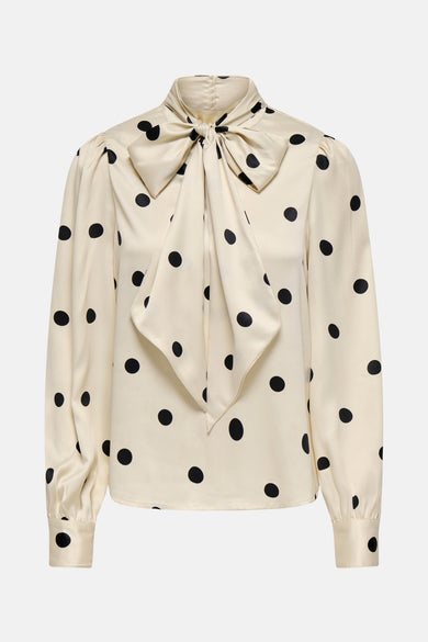Blouse écru à longues manches de ONLY, avec un motif à carreaux noirs et une encolure haute.