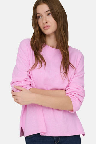 T-shirt rose avec col rond de ONLY, avec des manches longues et des bras croisés.