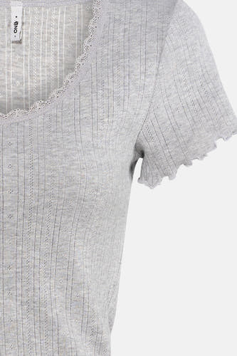 T-shirt gris à manches courtes de ONLY, avec détails en dentelle et structure côtelée.