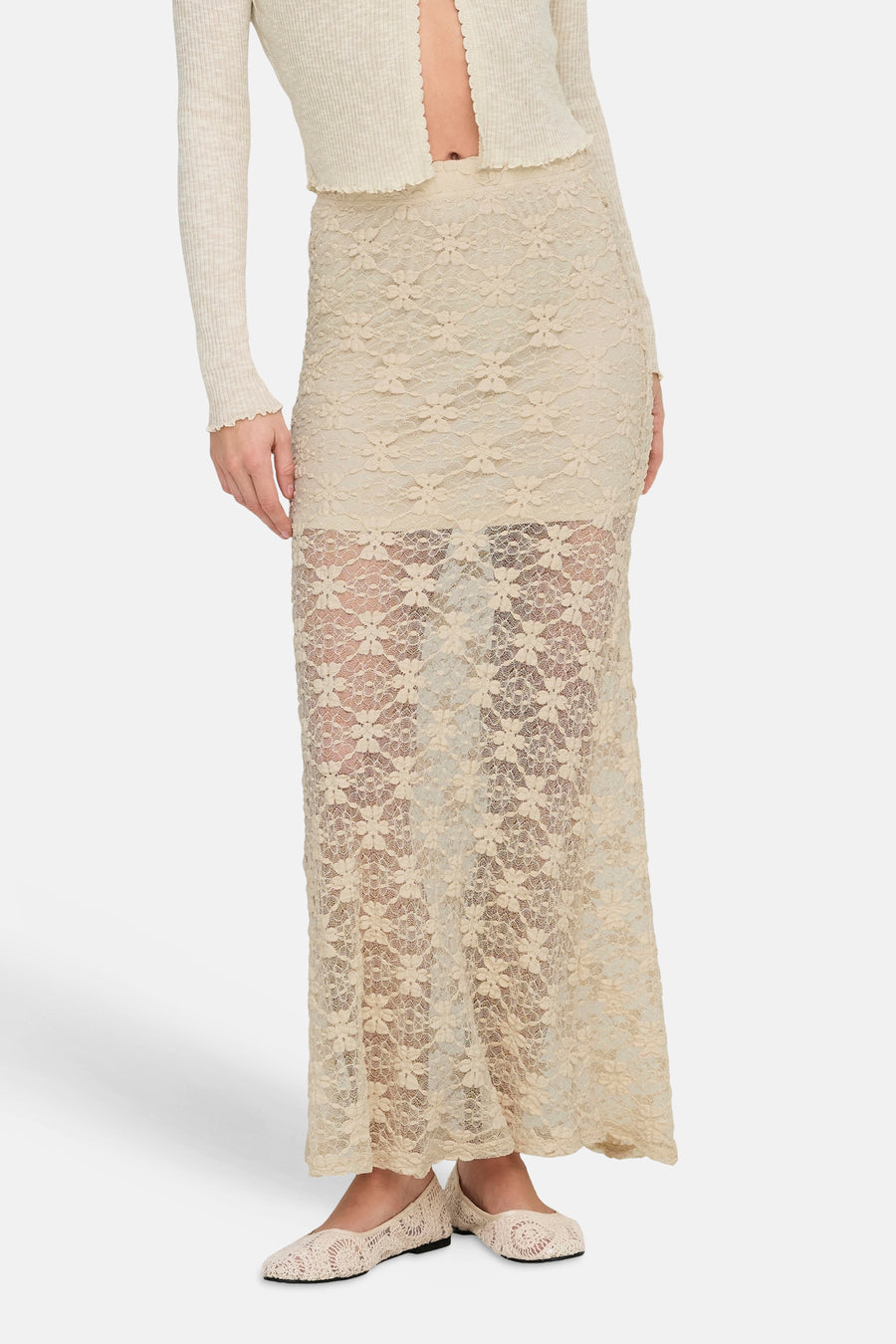 Jupe longue écru d'ONLY, avec un motif floral et un design transparent.