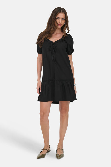 Robe noire à manches courtes de ONLY, avec fermeture à boutons et volants.