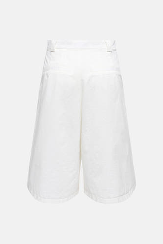 Short blanc JDY à texture froissée, passants de ceinture visibles et deux poches passepoilées, vue arrière.