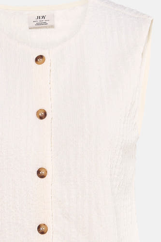 Witte mouwloze top van JDY met textuur en bruine knopen, close-up vooraanzicht