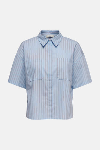 Chemise bleu clair à manches courtes de JDY, avec fines rayures verticales marron et blanches, dos.