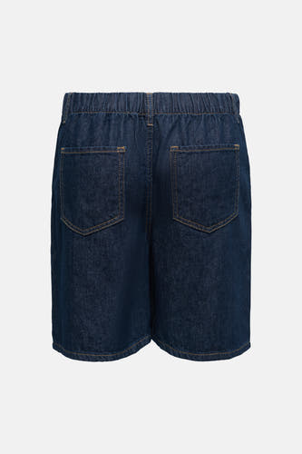 Donkerblauwe denim short van JDY, met elastische tailleband en twee opgestikte achterzakken, vanuit de achterzijde gezien.