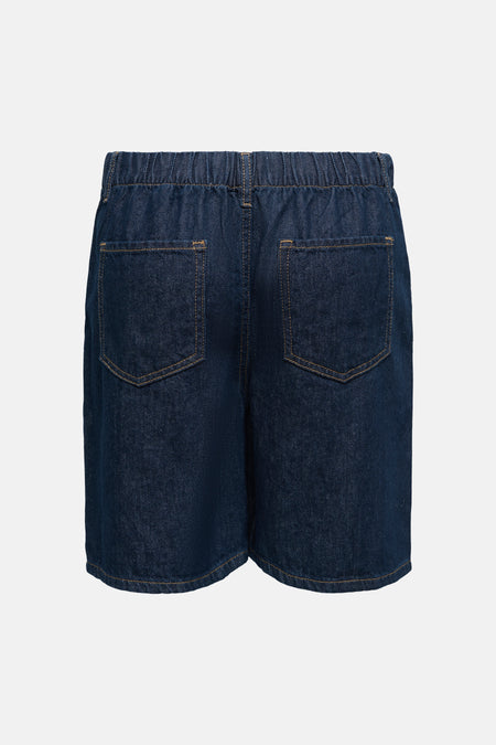Donkerblauwe denim short van JDY, met elastische tailleband en twee opgestikte achterzakken, vanuit de achterzijde gezien.